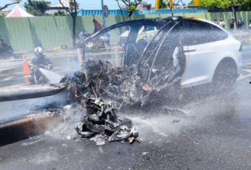 最新爆料车祸新闻视频下载,最新车祸新闻视频揭秘事故现场惨烈一幕